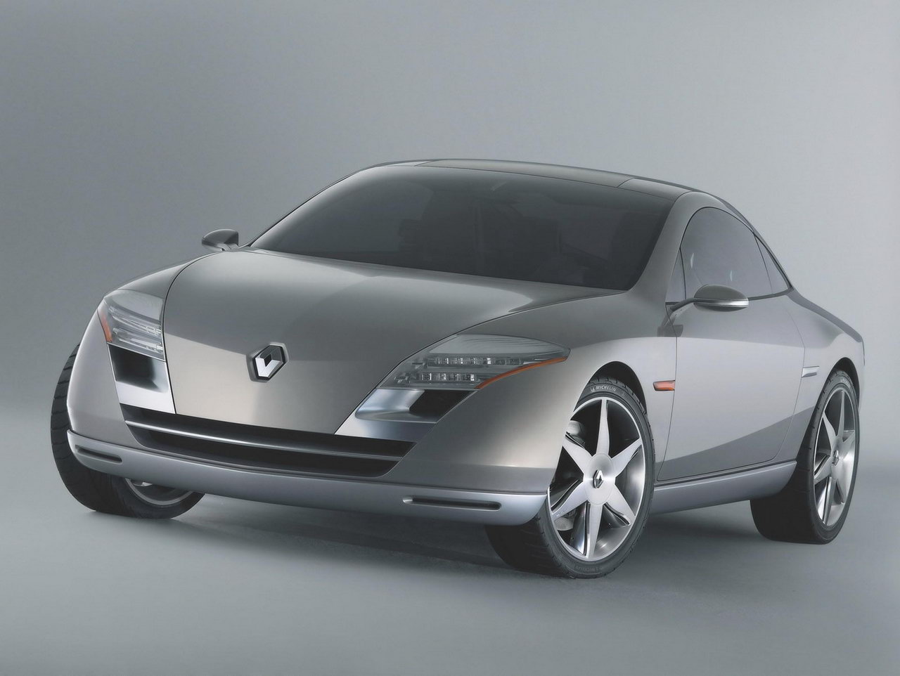 Renault Fluence Concept 2004 001.jpg